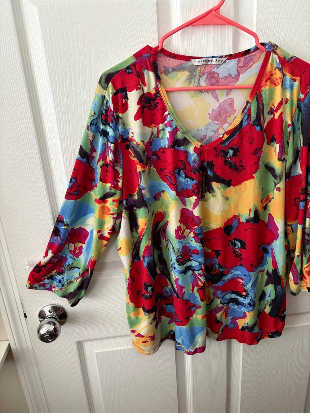Vince Camuto Red Multi Floral V-Neck Long Sleeve Top